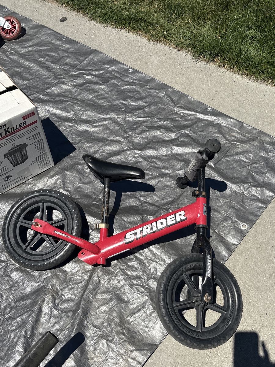 Strider 12 Classic Balance Bike - Red, Ultralight Wheels - Learn to Ride