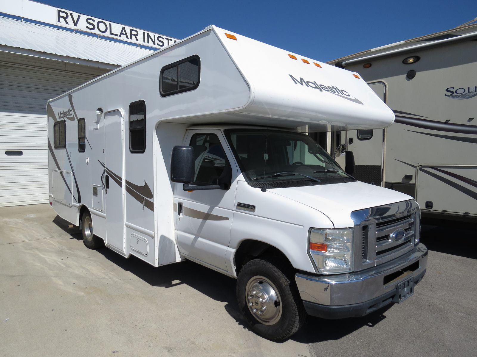 2013 Majestic 23' (Clean!)