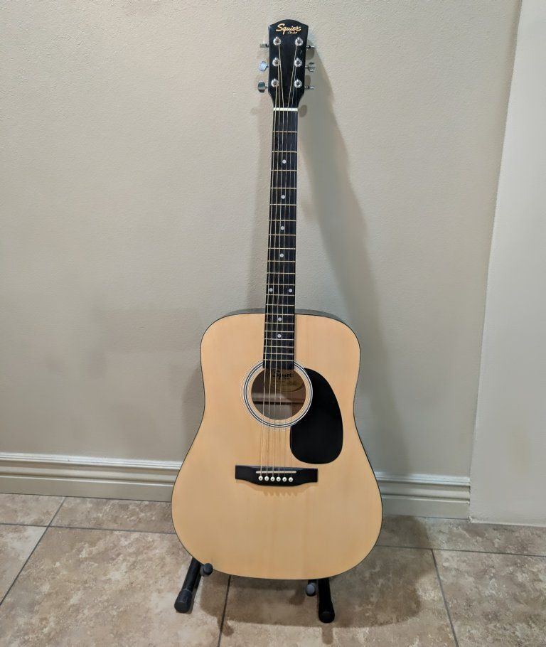 Squier by Fender