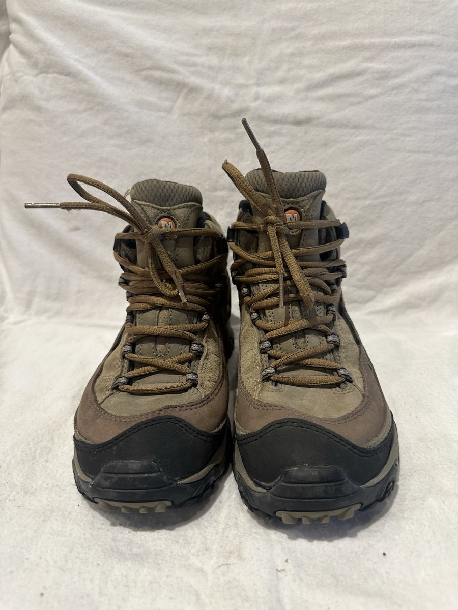 Merrell Pulse II women’s size 7.5 beige WP barely used hiking boots