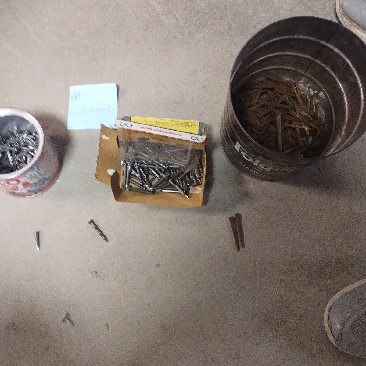 Assorted 1" to 2" cut nails