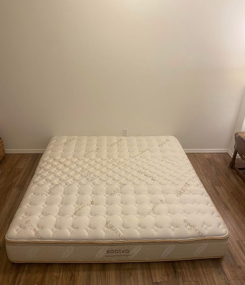 Saatva Memory Foam Hybrid King Mattress