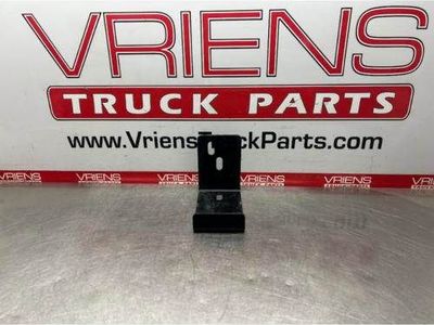 L-SHAPED RH BRACKET
