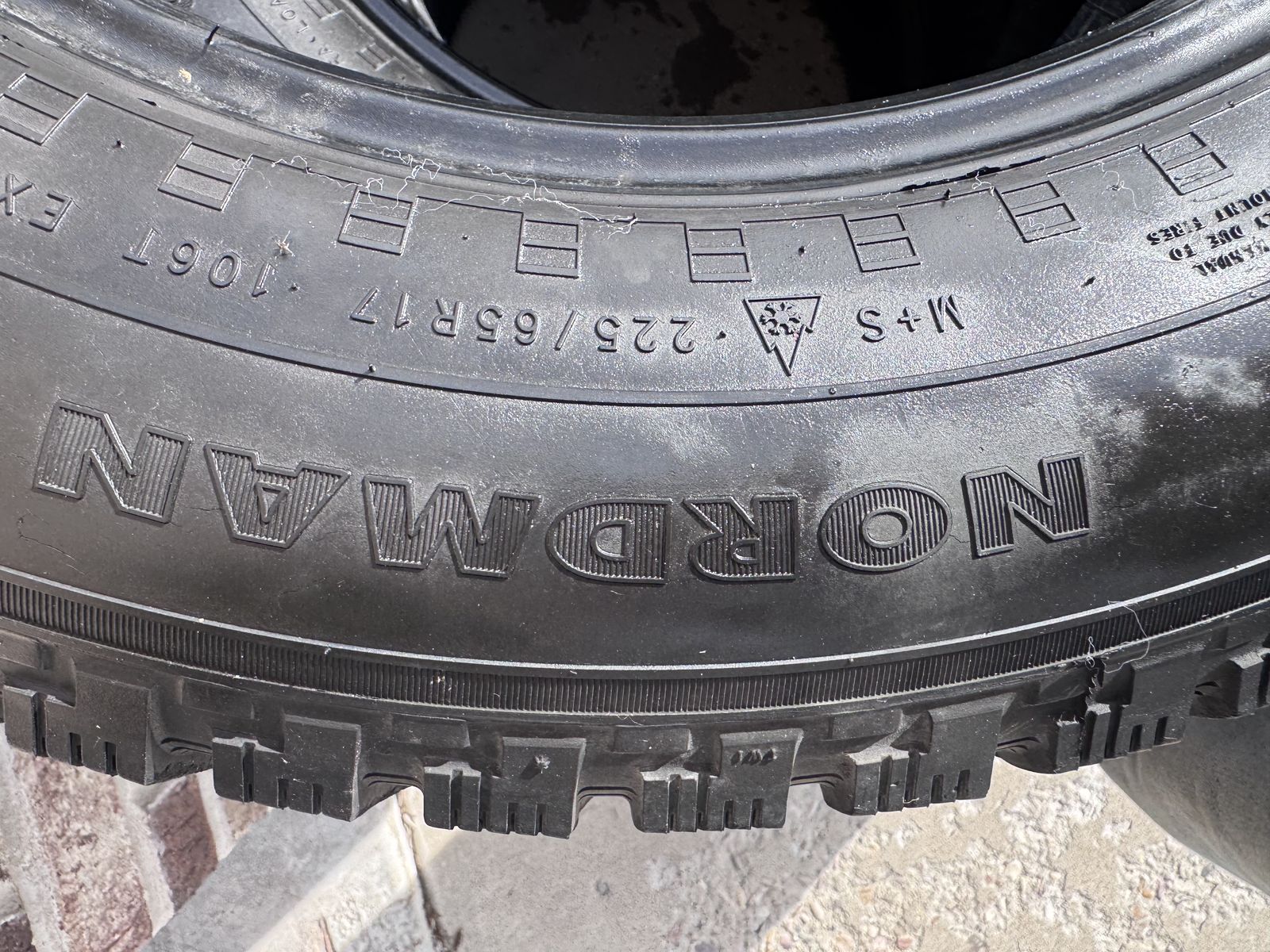 4 snow tires nokian nordman 5 suv 225/65r17