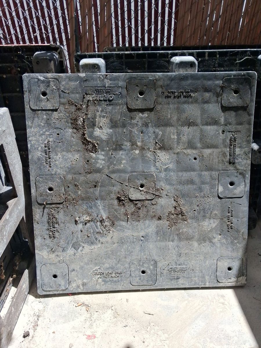 plastic pallets