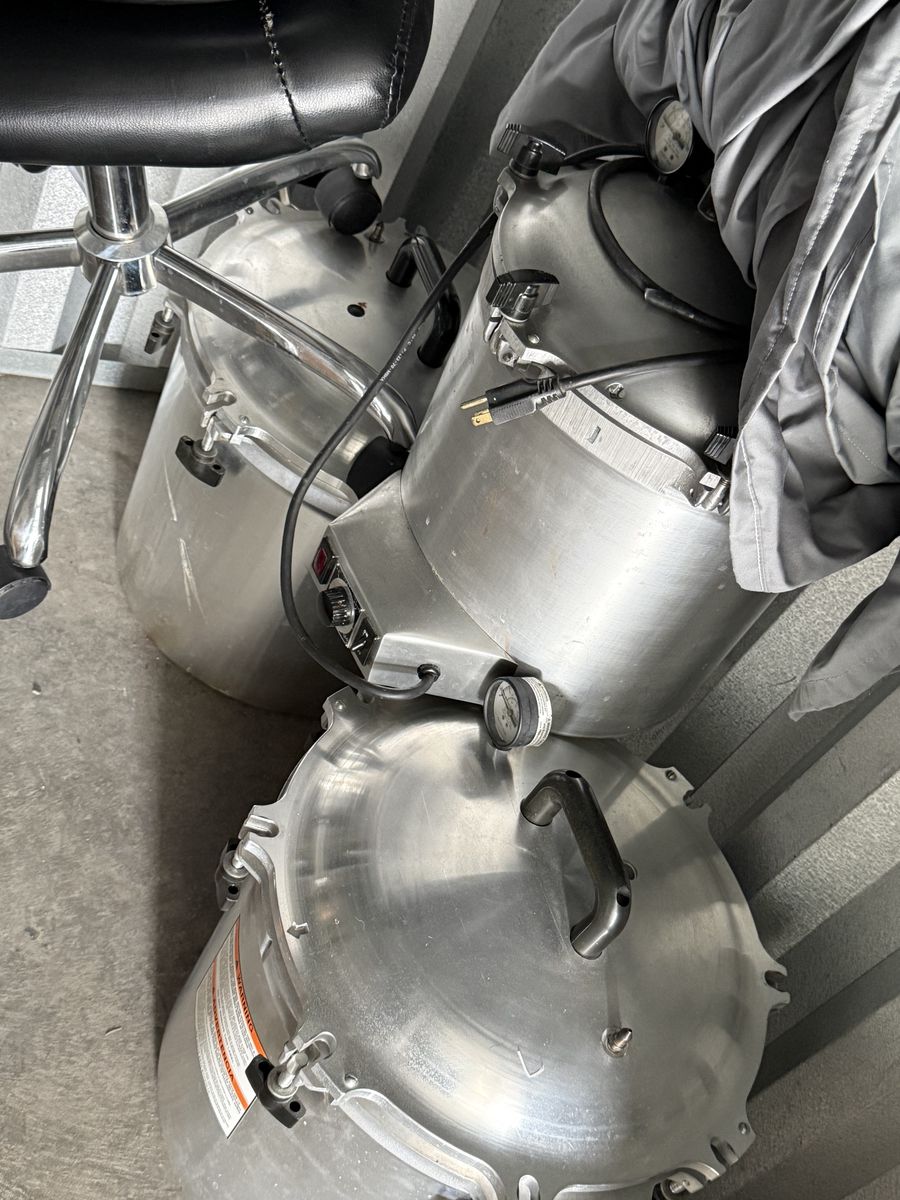 Mushroom grow equipment (pressure cooker) (flowhood)  (autoclave)