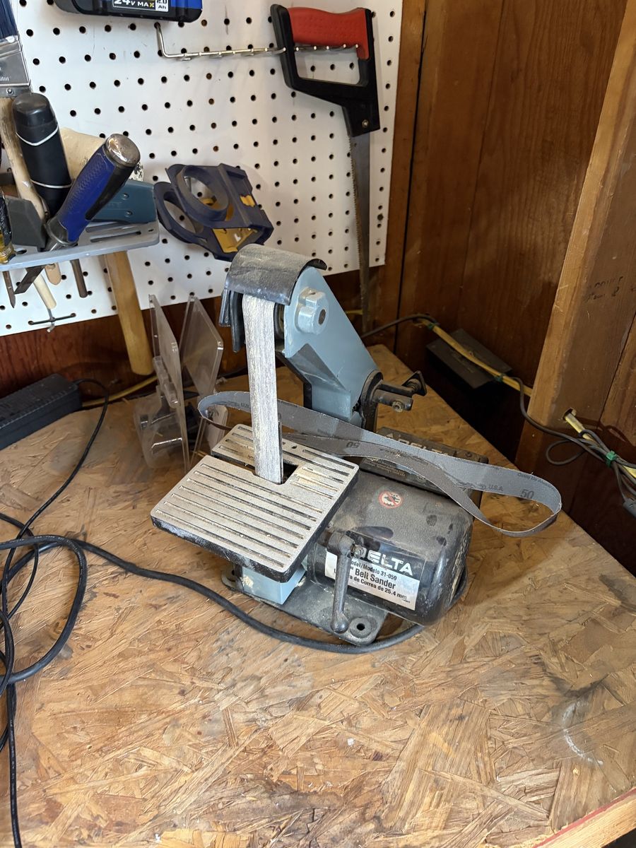 Delta sander