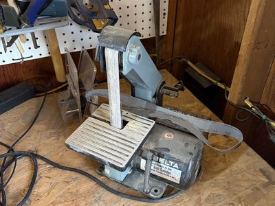 Delta sander