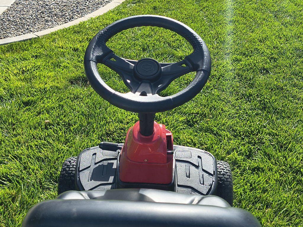 Craftsman R1500 Riding Lawn Mower - Red and Black