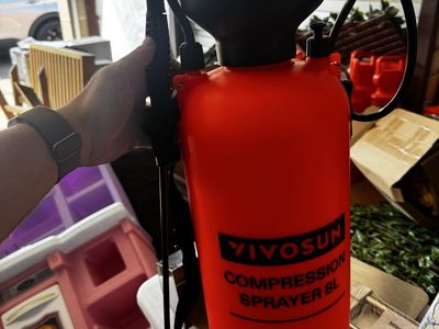 VIVOSUN 8L / 2 Gallon Lawn and Garden Pump Pressure Compression Sprayer
