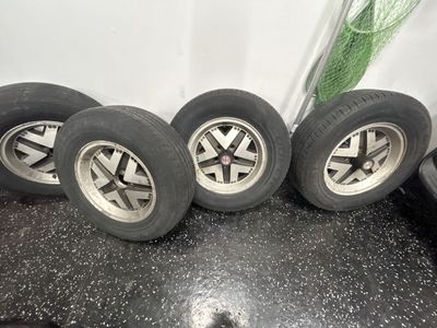 1989 ford bronco II - 215/70R15