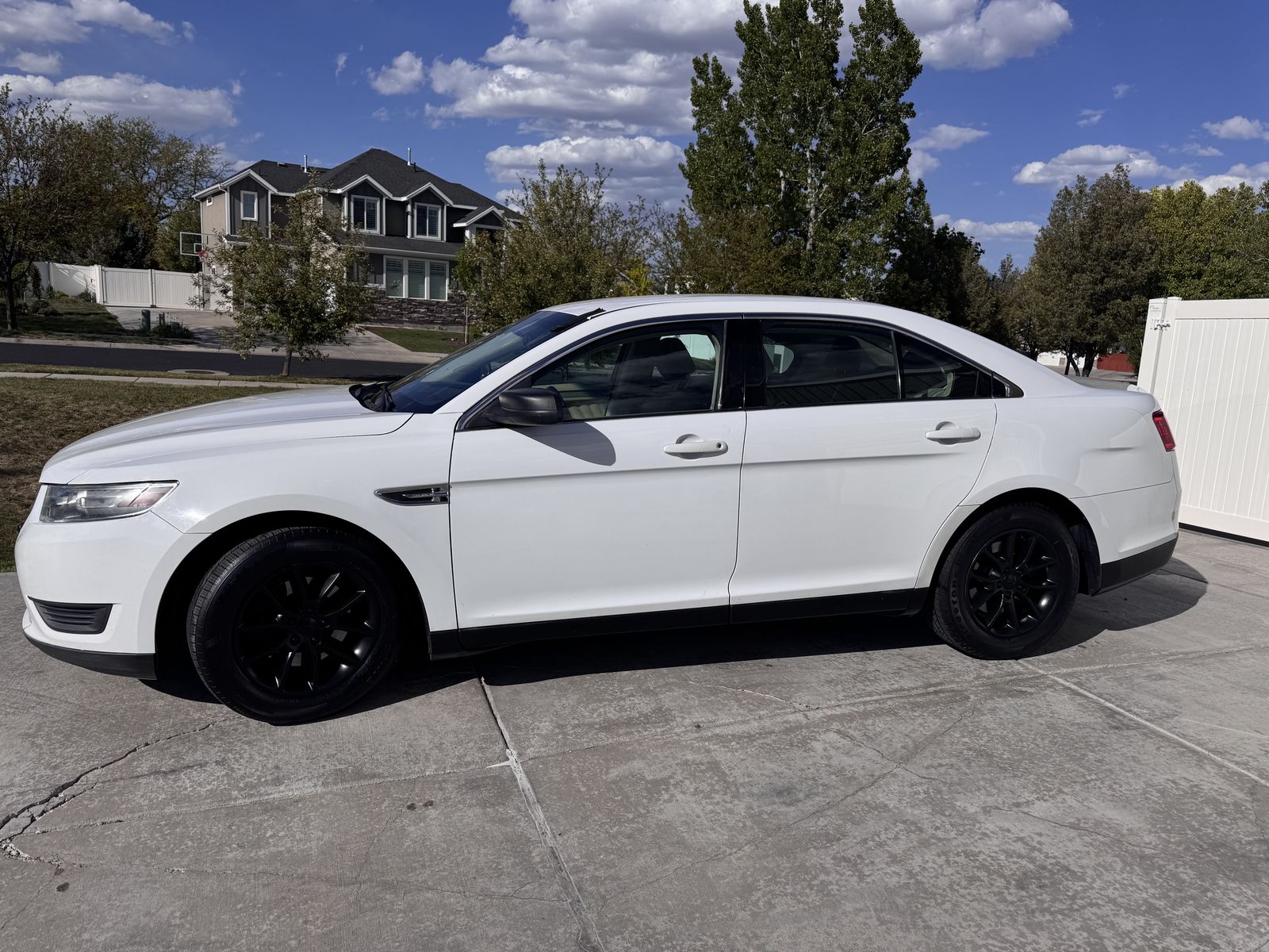 2014 Ford Taurus SE
