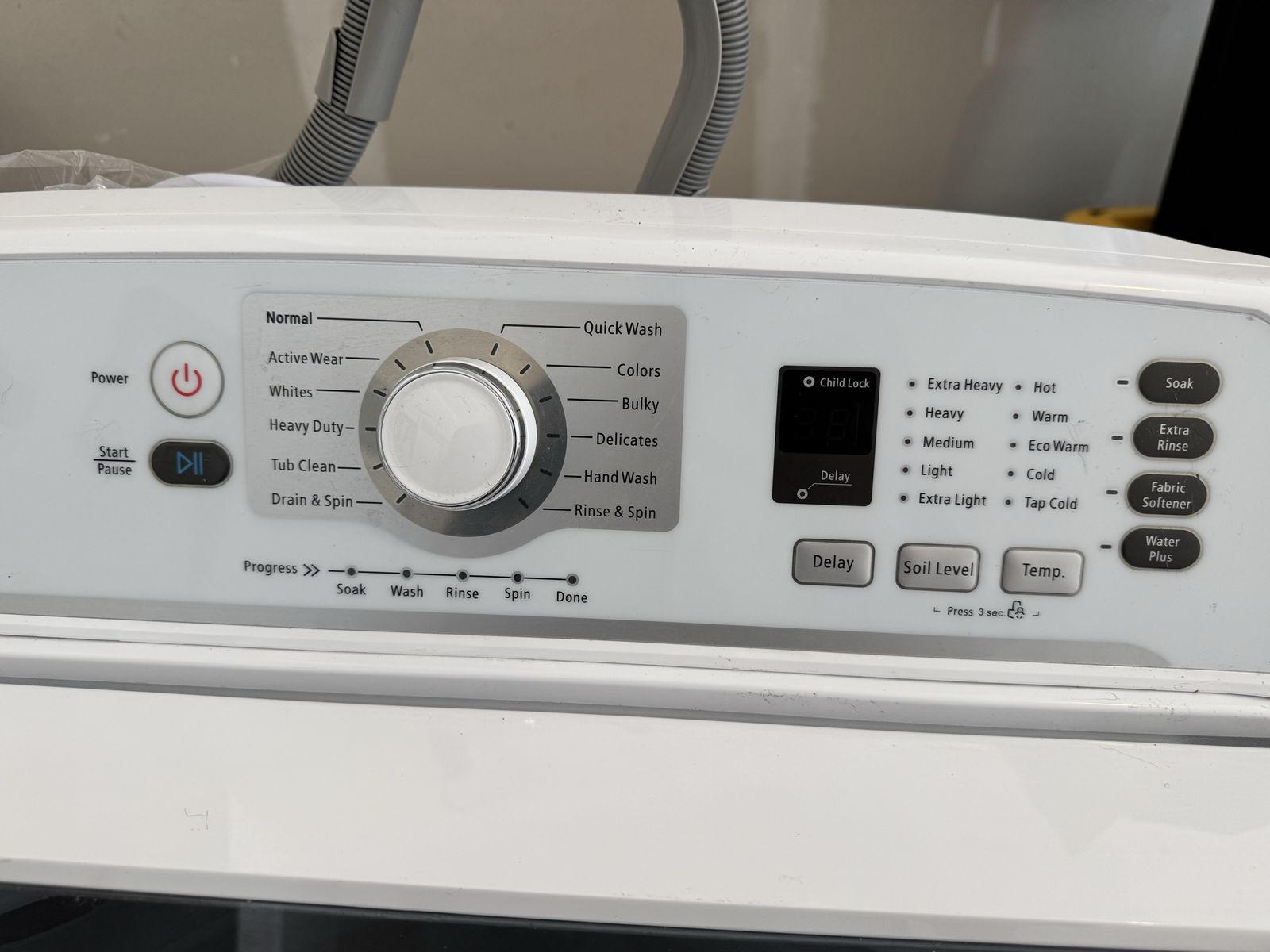 Insignia Top Load Washing Machine - White