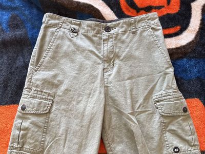G by GUESS Men's Olive Green Cotton Cargo Shorts - Size XL, 26" Inseam, Casual & Comfortable