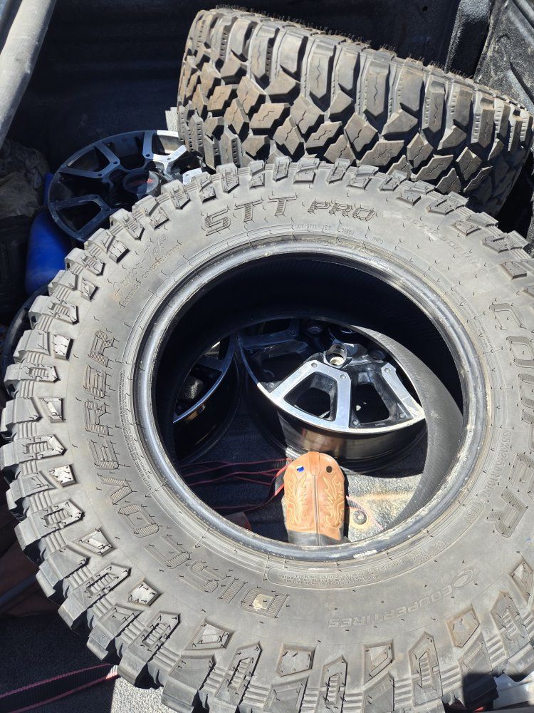 35x12.5r18 Cooper discovery stt pro