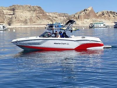 2022 MasterCraft XT23