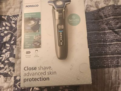electric razor still in box new