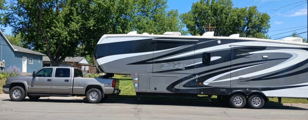 2013 Keystone Montana Big Sky Series M-3900 – Luxury Fifth Wheel, Excellent Condition!