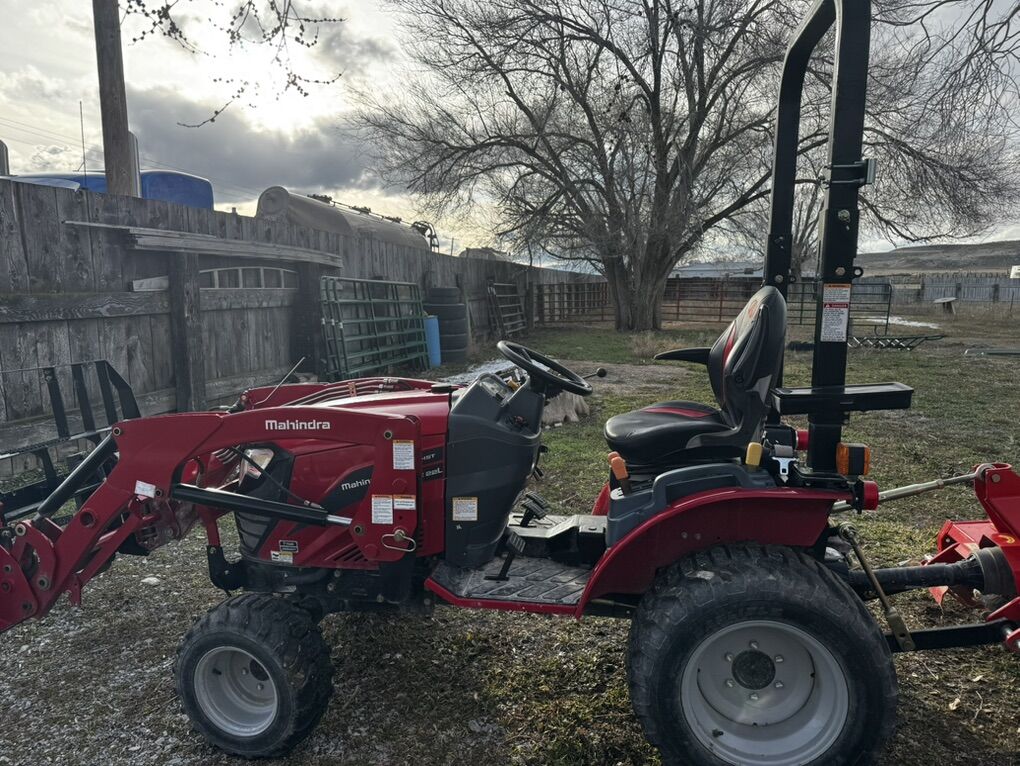Mahindra EMax 22L tractor with Attachmenta