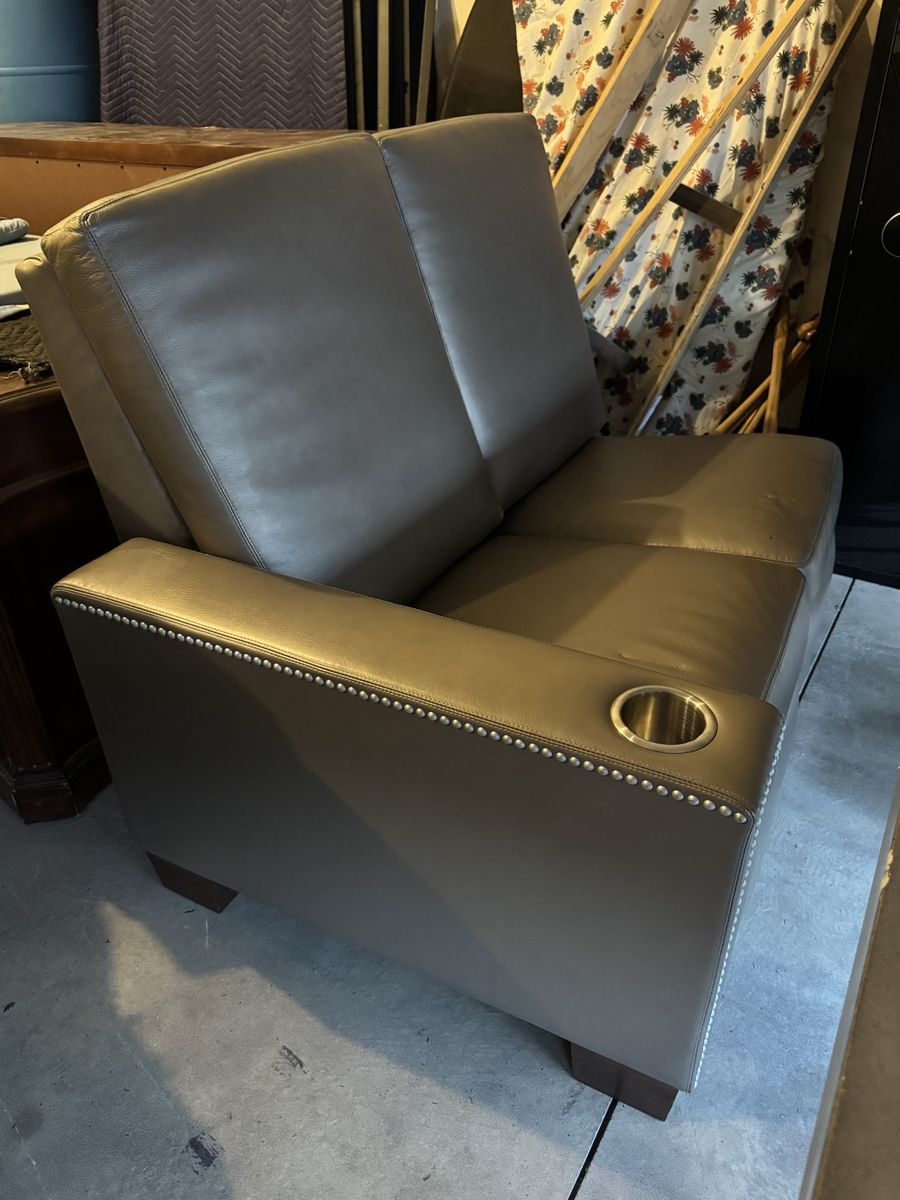 Free Electric recliner (missing top works perfect)