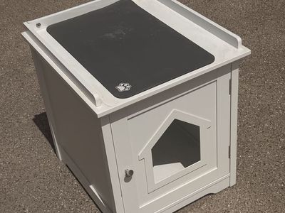 White Wooden Litter Box Enclosure / Pet House with Top Pad