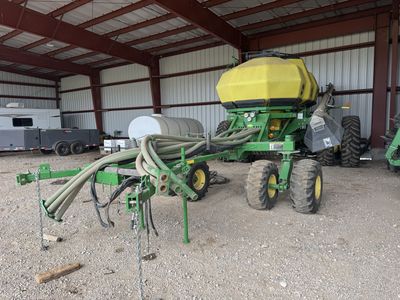 John Deere 1910 Tow Behind Air Cart