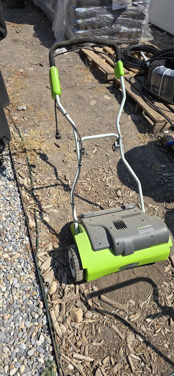 Greenworks Dethatcher