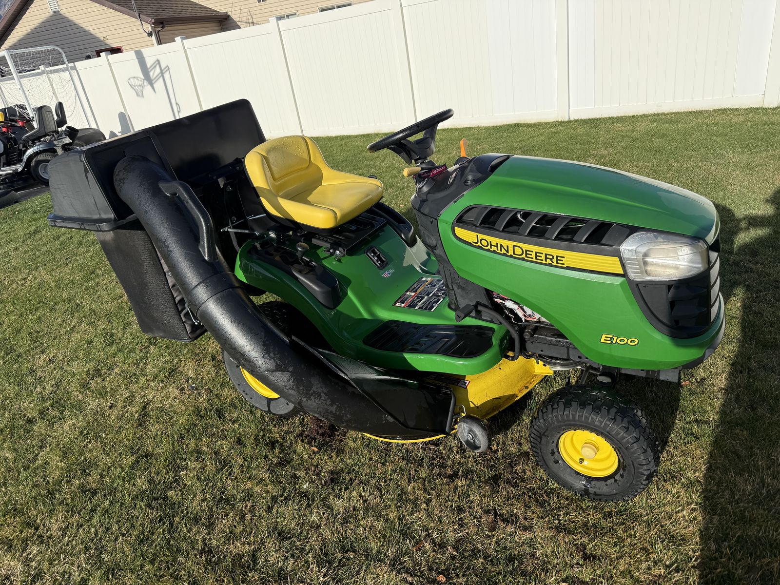 John Deere Riding Lawnmower w/ Bagger