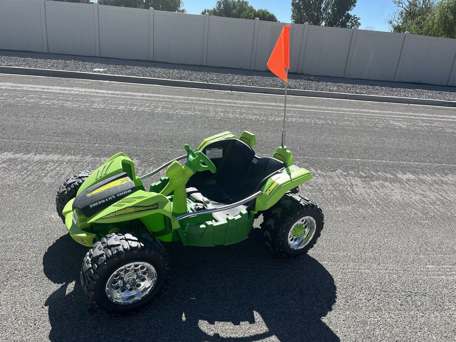 Power Wheels Dune Extreme 12V Ride-On Toy, Green, Off-Road Buggy with Flag (Just needs a new battery!)