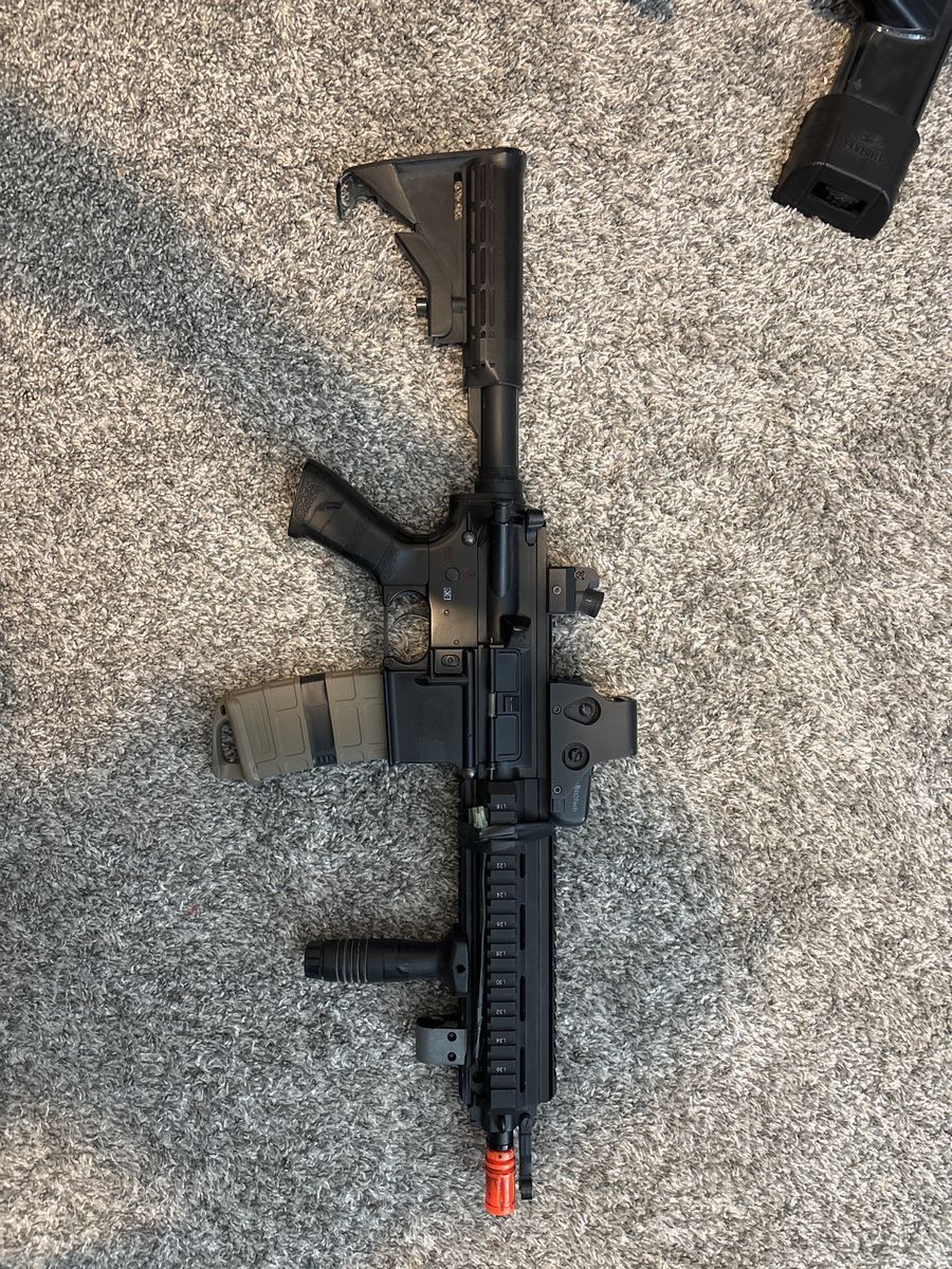 HK416 Airsoft Rifle with Holographic Sight and Foregrip - Electric Powered