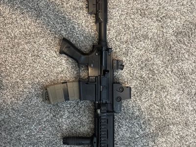 HK416 Airsoft Rifle with Holographic Sight and Foregrip - Electric Powered