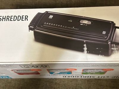 Pen+Gear 6-Sheet Strip-Cut Shredder for Documents, Credit Cards, Staples - Basic Security Cash Only