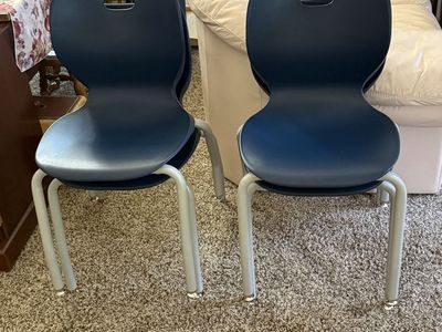 4 Hon stacking chairs, very nice