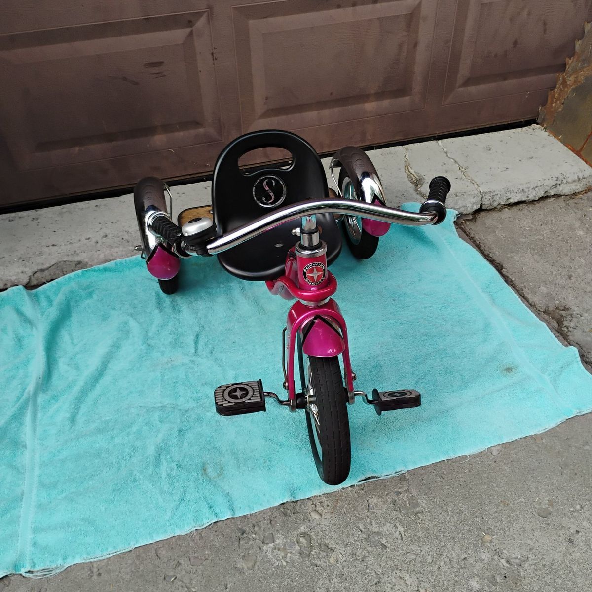 Main image 6