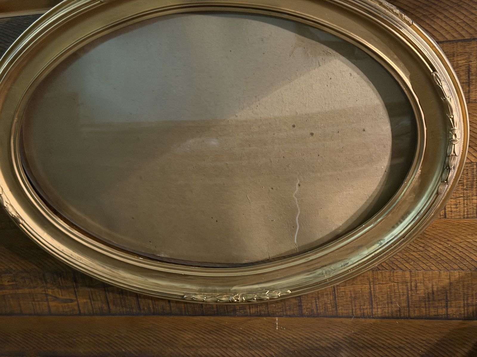 Bubble glass picture frame from 1919