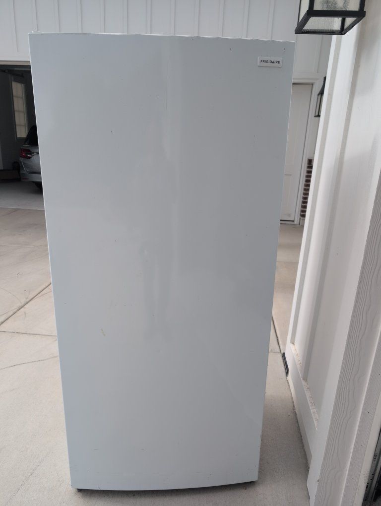 not working. Frigidaire Upright Freezer FFFU20F2VW0 White 20 cu. ft.