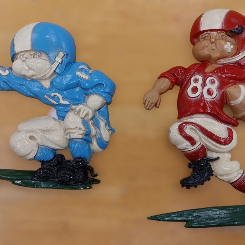 Fun Vintage 1976 Football Player Wall Plaques Set