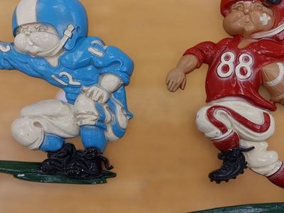 Fun Vintage 1976 Football Player Wall Plaques Set