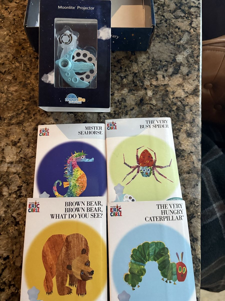 Moonlite Projector With 4 Books!