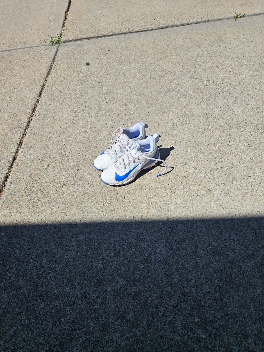NIKE boys cleats size 2 1/2