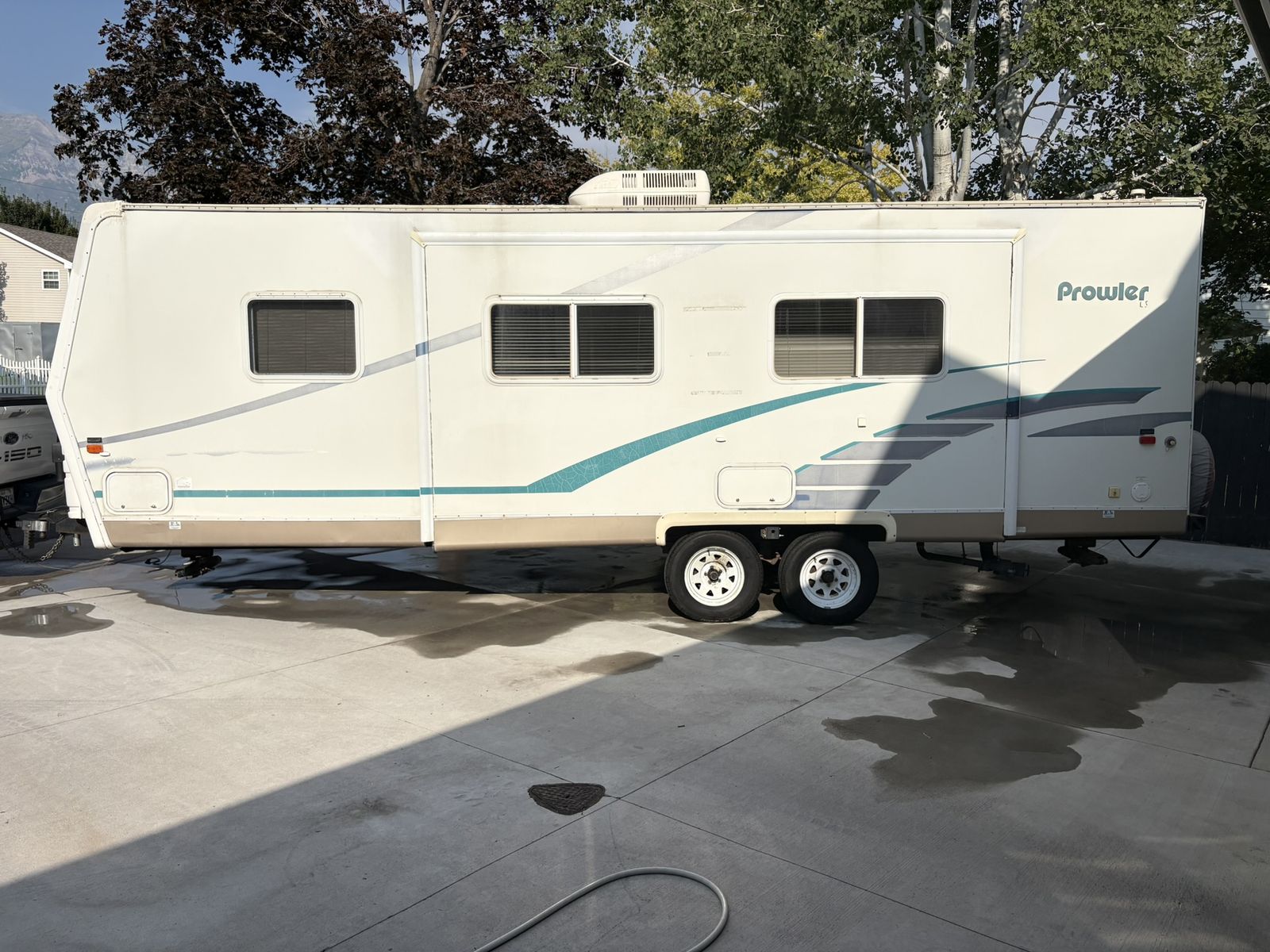 2002 25' Fleetwood Prowler Travel Trailer