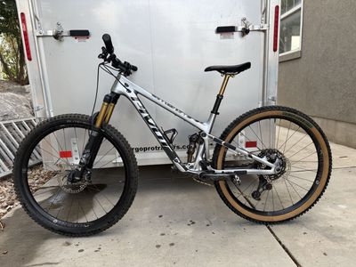 Pivot Trail 429 Mountain Bike - Size Medium, Upgraded Cranks & Derailleur, Hardly Ridden