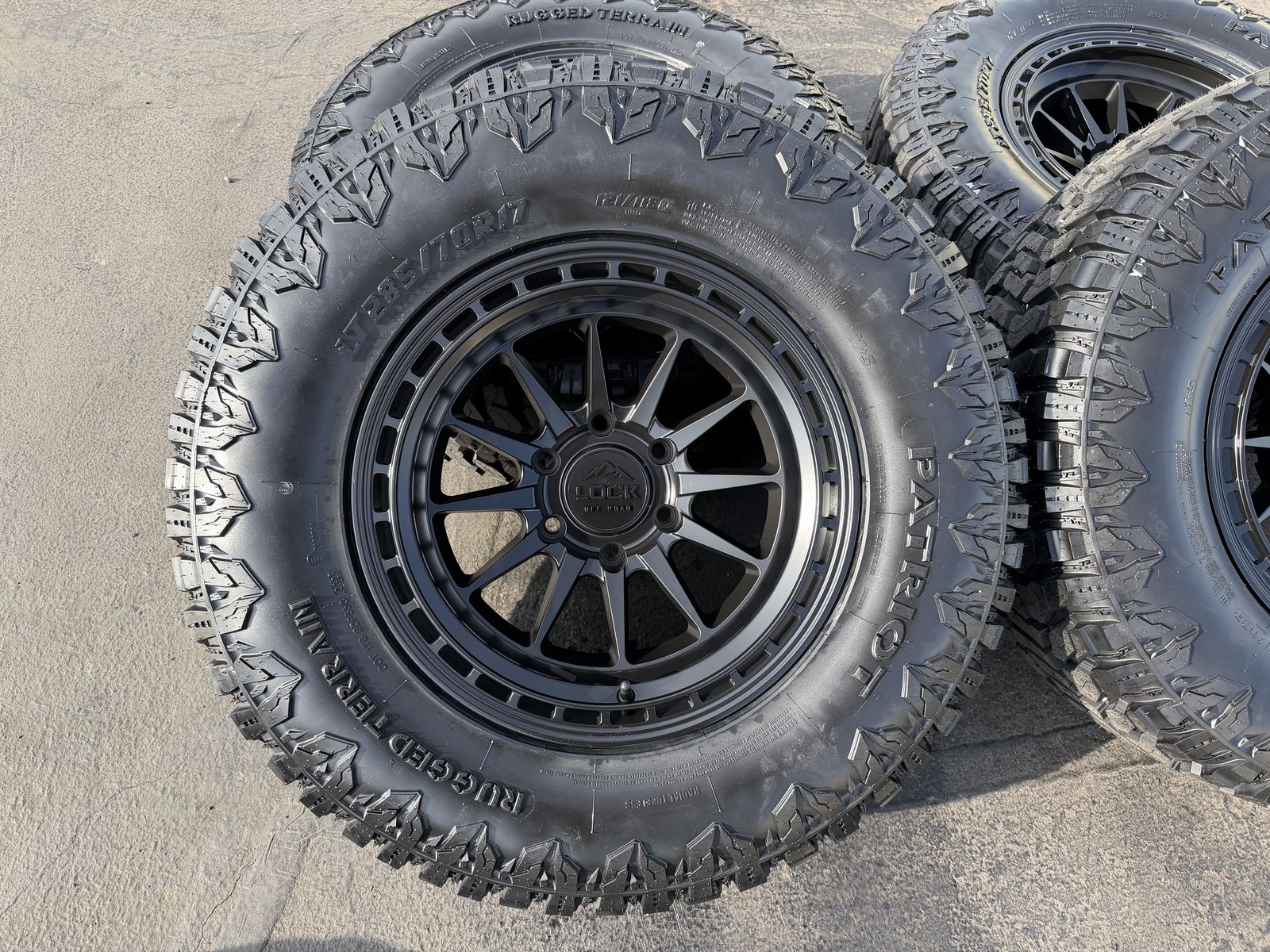 17” Lock Baja 6 Lug 6x5.5 33” Patriot 285/70R17 RT