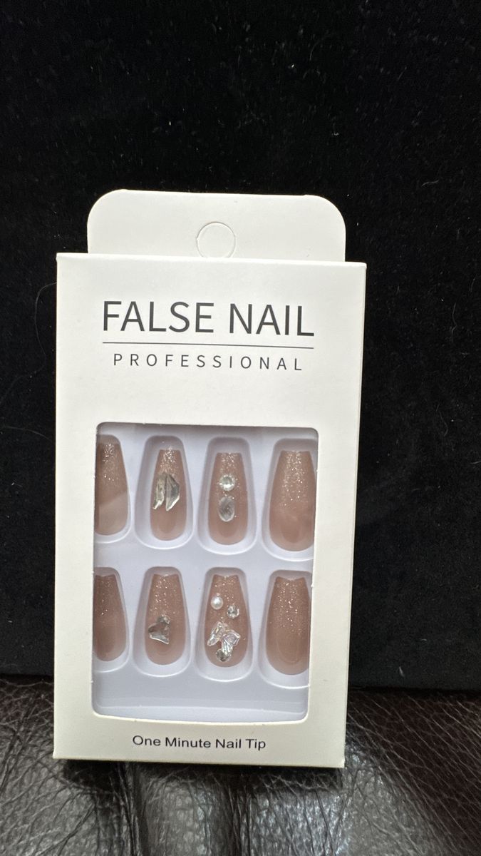 Press on nails