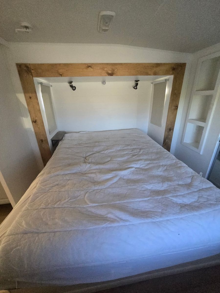 Main image 18