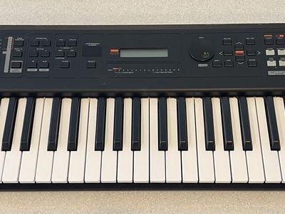 Yamaha MX49 (49-Key Music Production Synthesizer - Black)