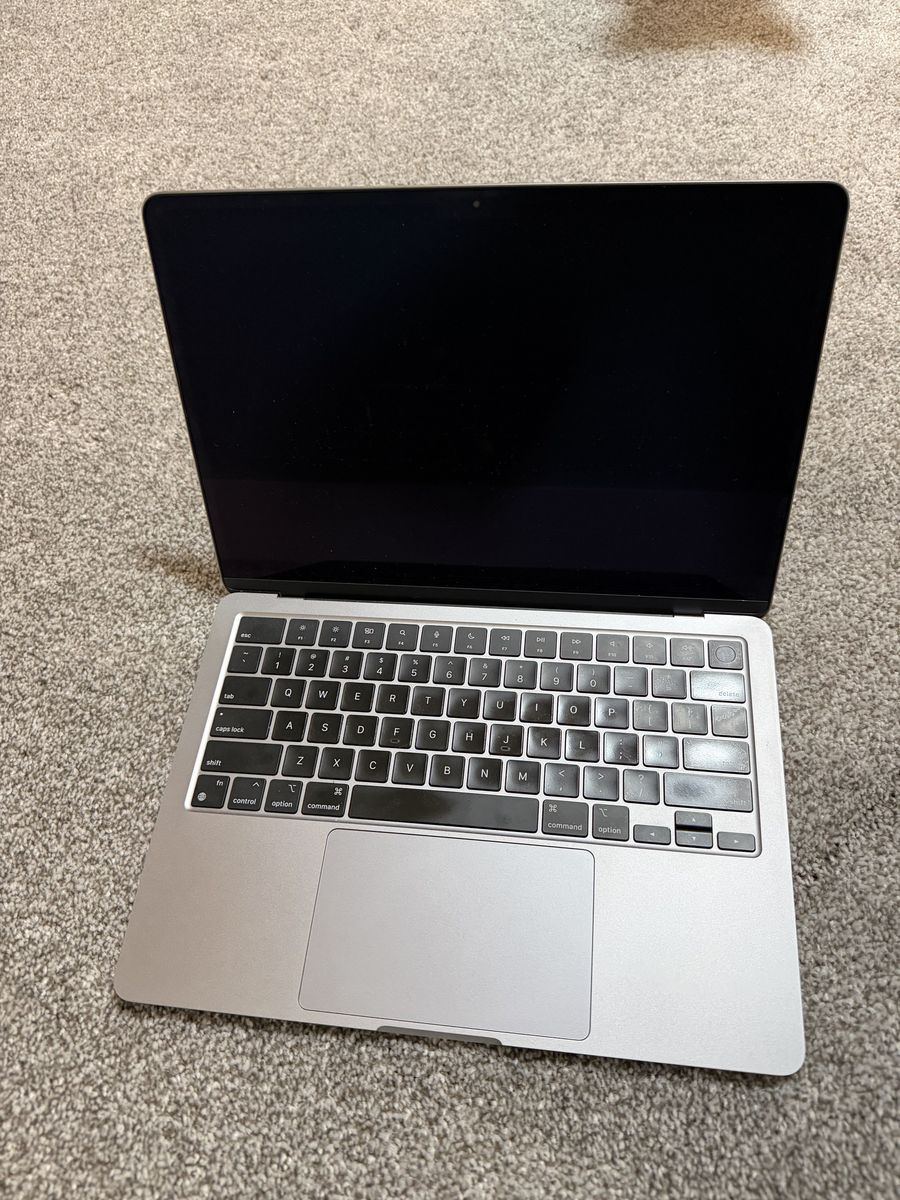 MacBook Air M2 chip, with Apple keyboard & trackpad