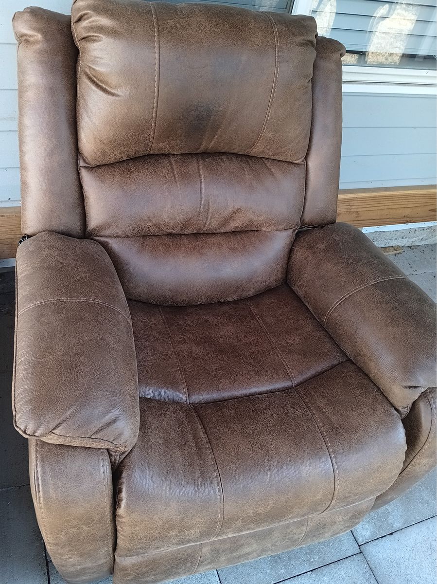 Power lift stand-up assist recliner