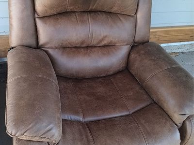 Power lift stand-up assist recliner