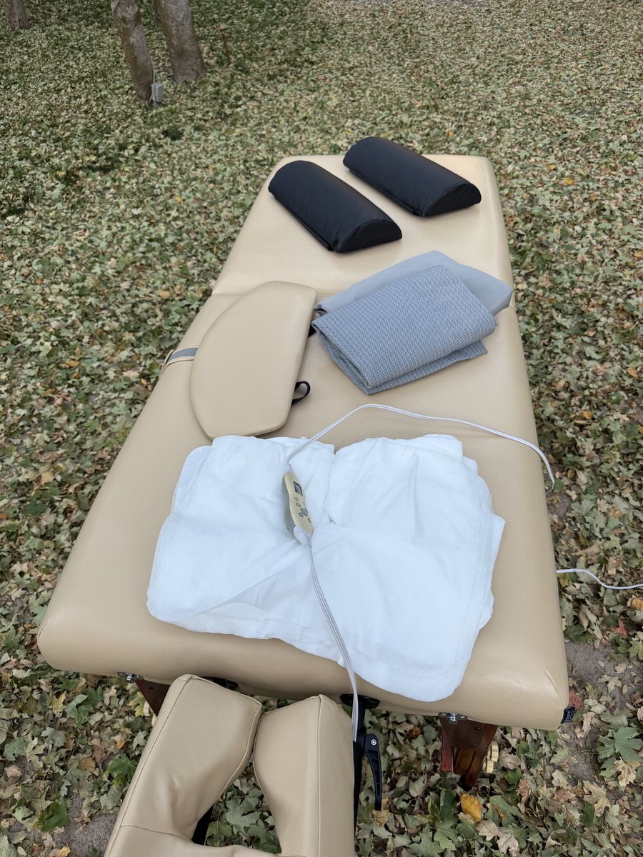 Master Massage Portable Massage Table – Excellent Condition – Carrying Case & Accessories Included